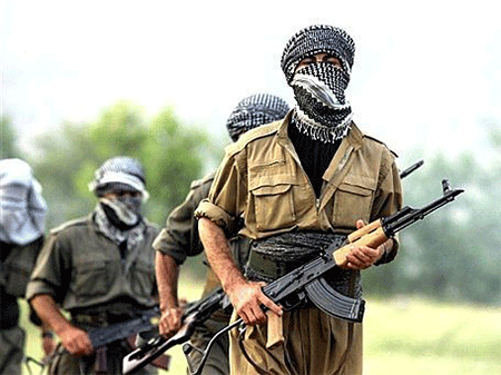 guerrilleros kurdos del PKK Los kurdos del PKK contraatacan la agresión turca